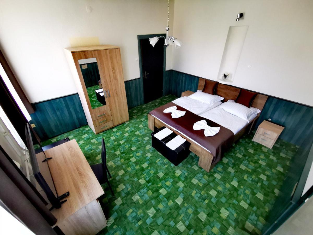 Komplex -Rendezvenytermek-Panzio-Apartman-Irodak- Mateszalka Zewnętrze zdjęcie