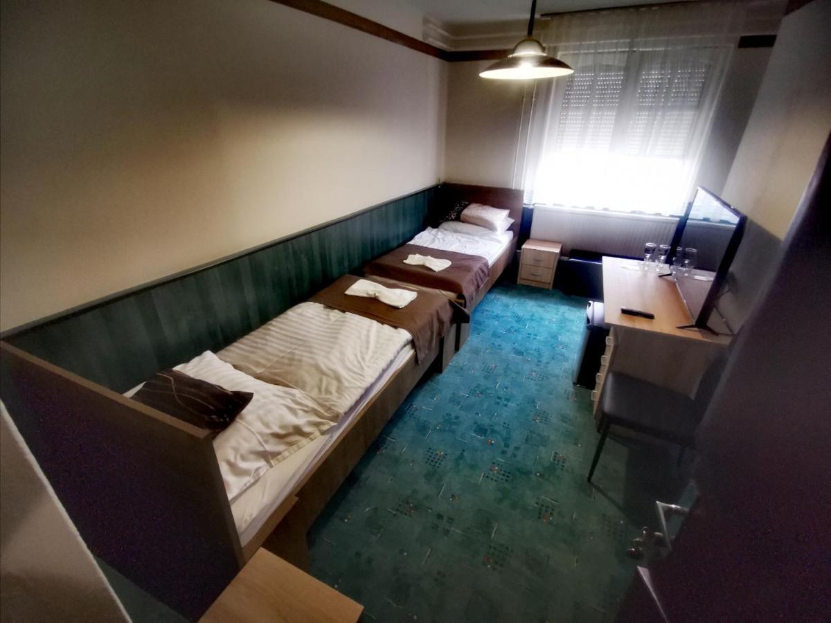 Komplex -Rendezvenytermek-Panzio-Apartman-Irodak- Mateszalka Zewnętrze zdjęcie
