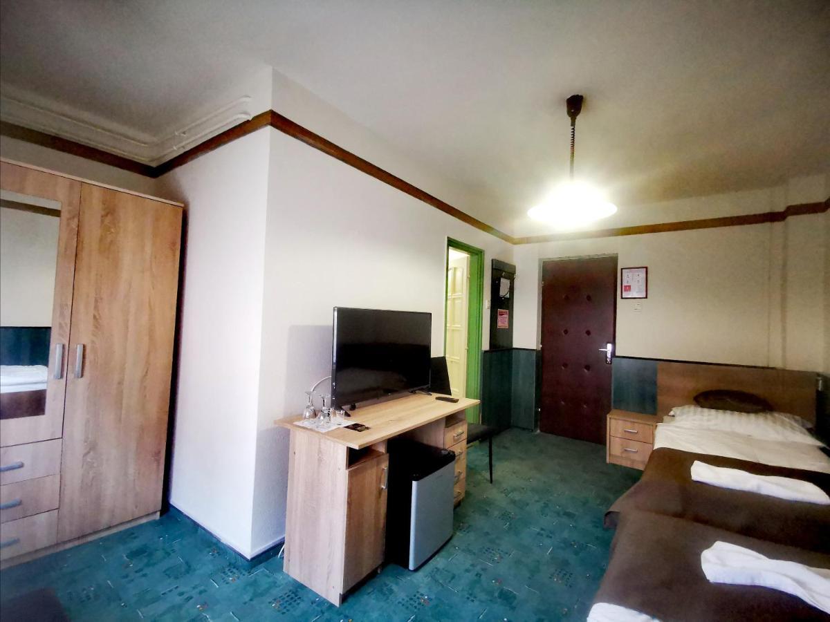 Komplex -Rendezvenytermek-Panzio-Apartman-Irodak- Mateszalka Zewnętrze zdjęcie