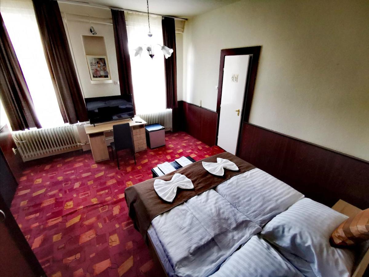 Komplex -Rendezvenytermek-Panzio-Apartman-Irodak- Mateszalka Zewnętrze zdjęcie