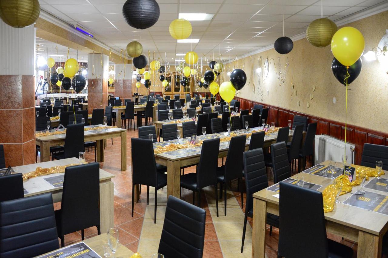Komplex -Rendezvenytermek-Panzio-Apartman-Irodak- Mateszalka Zewnętrze zdjęcie