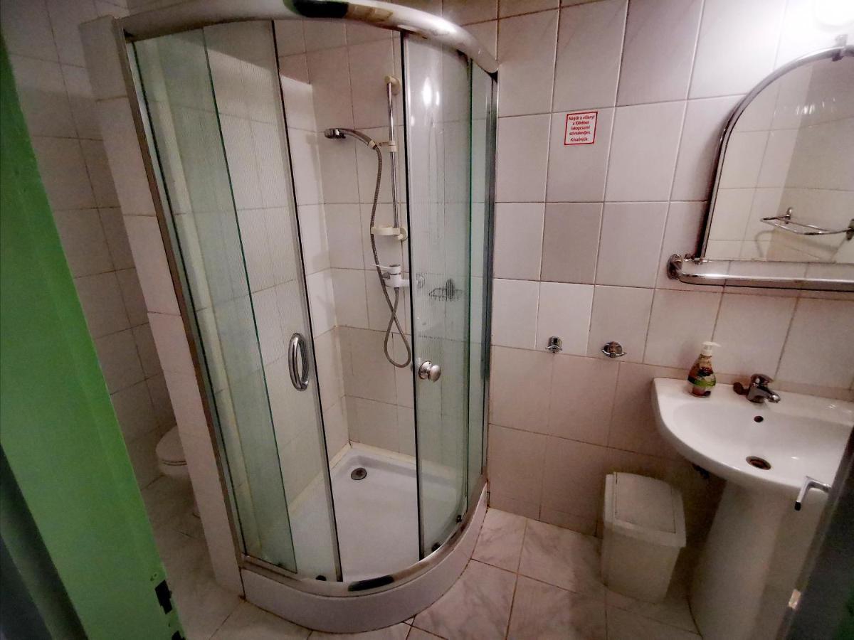 Komplex -Rendezvenytermek-Panzio-Apartman-Irodak- Mateszalka Zewnętrze zdjęcie