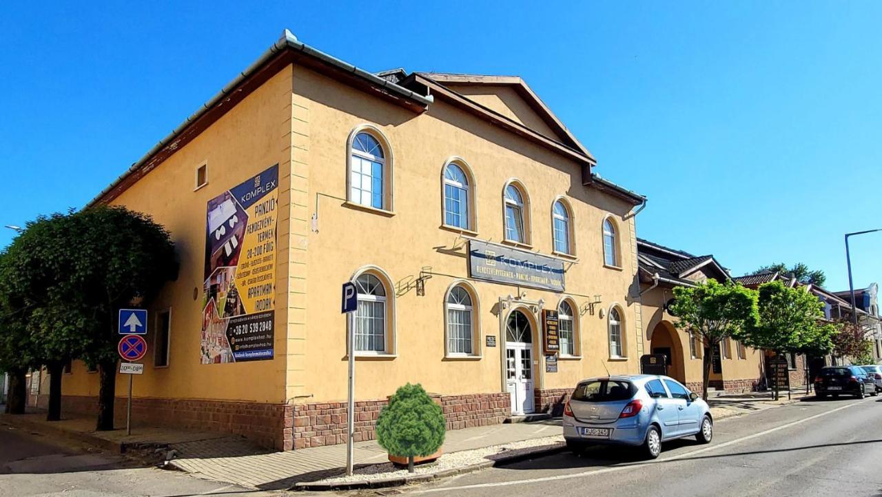 Komplex -Rendezvenytermek-Panzio-Apartman-Irodak- Mateszalka Zewnętrze zdjęcie