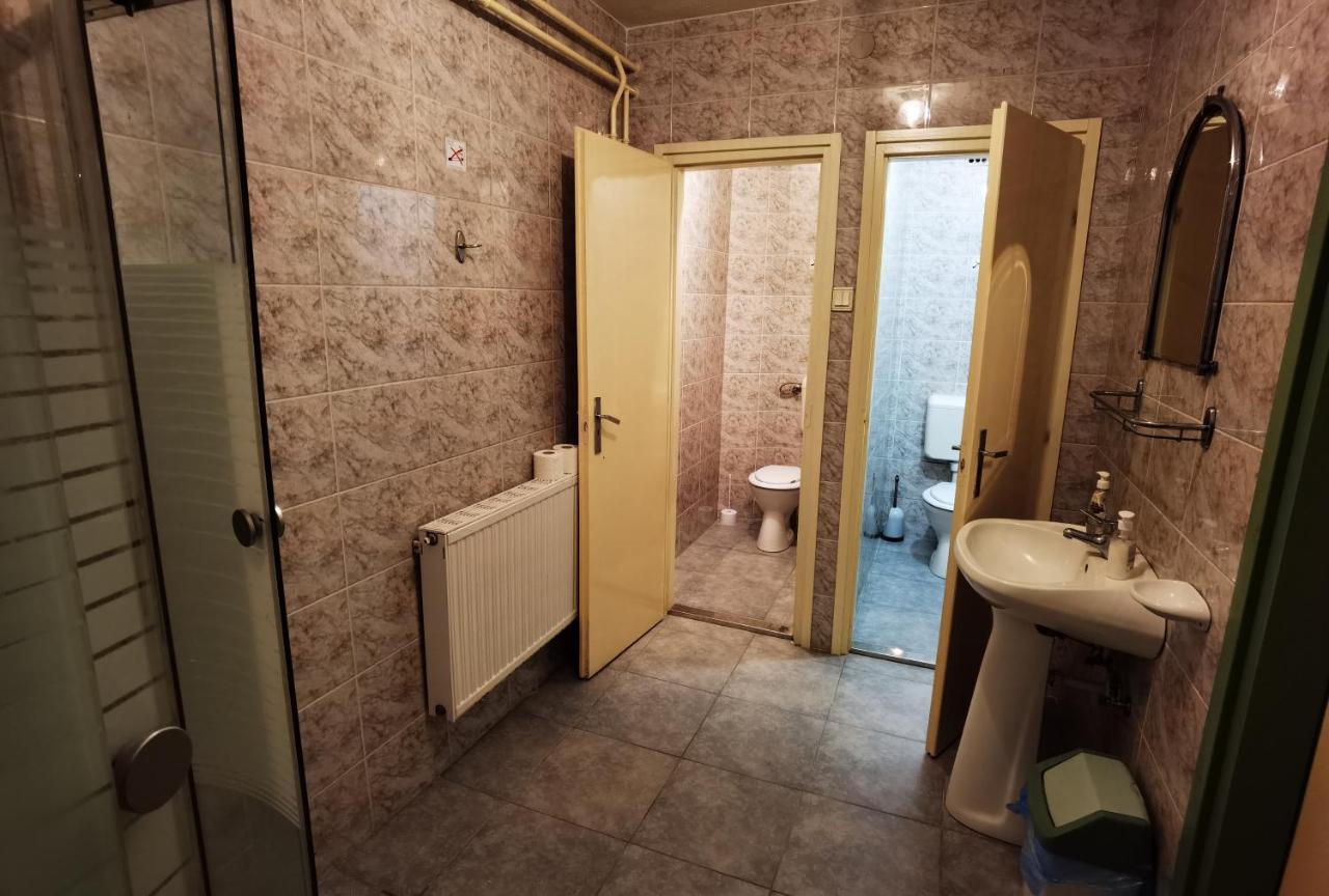 Komplex -Rendezvenytermek-Panzio-Apartman-Irodak- Mateszalka Zewnętrze zdjęcie