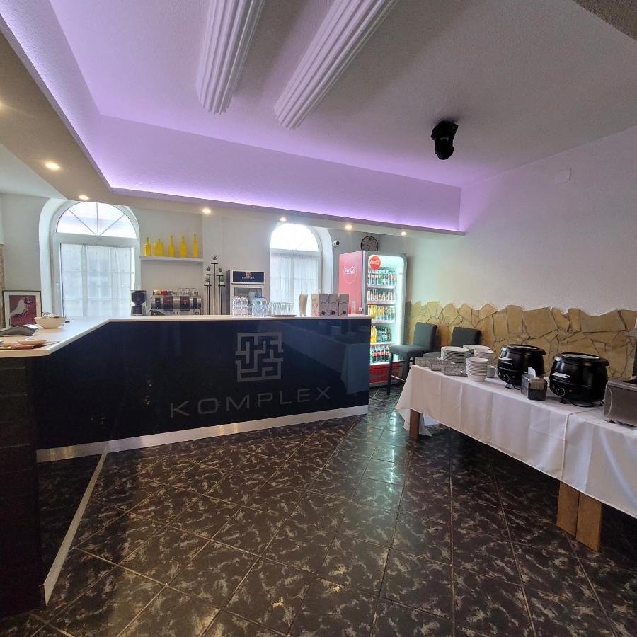 Komplex -Rendezvenytermek-Panzio-Apartman-Irodak- Mateszalka Zewnętrze zdjęcie
